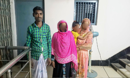 ভারতীয় সীমান্তে আটক চার বাংলাদেশিকে হস্তান্তর করল বিএসএফ