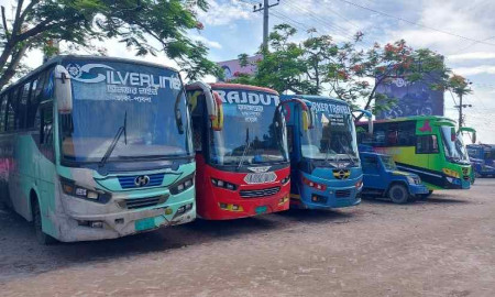 পাবনায় ১৮ ঘন্টা বন্ধ বাস চলাচল, ভোগান্তিতে যাত্রীরা