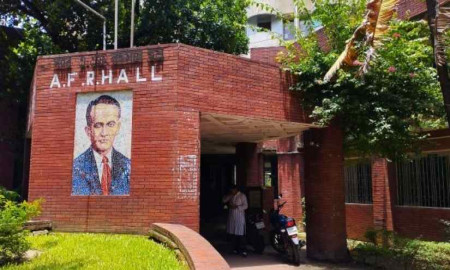 হলে প্রকাশ্যে ধূমপান করলে জরিমানা করবে ঢাবি প্রশাসন, মাদক সেবনে বহিষ্কার