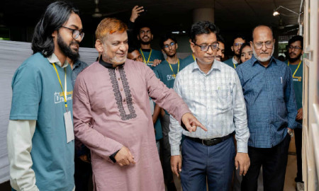 শেকৃবিতে চলছে জাতীয় আলোকচিত্র প্রদর্শনী, দ্বিতীয় দিনে দর্শনার্থীদের ভিড়