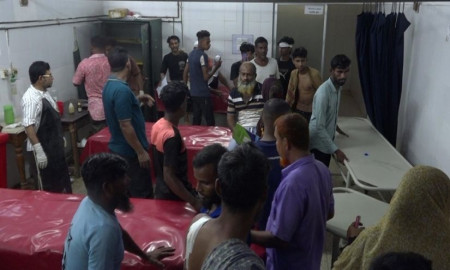 গোপালগঞ্জে ভ্যান চুরি নিয়ে সালিশে সংঘর্ষ, নারীসহ আহত ৫৬
