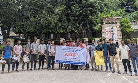 চবির বাংলা বিভাগে ‘ইচ্ছাকৃত ফলাফল বিপর্যয়ের’ অভিযোগে শিক্ষার্থীদের মানববন্ধন