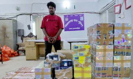 ব্রাহ্মণবাড়িয়ায় ২ কোটি ৩২ লাখ টাকার মোবাইল ডিসপ্লে জব্দ, গ্রেপ্তার ১