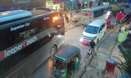 চট্টগ্রাম-কক্সবাজার মহাসড়ক অবরোধ, ২ কিলোমিটার এলাকাজুড়ে যানজট