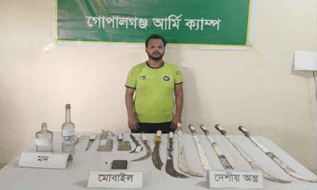 যৌথবাহিনীর অভিযানে ছাত্রলীগ কর্মী গ্রেফতার, ঘরে ১২ ধারালো অস্ত্র