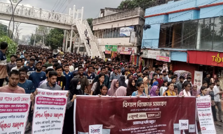 ডিপ্লোমা কোটা বাতিলের দাবিতে বিক্ষোভে উত্তাল রুয়েট