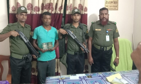 ভারতীয় ট্রাকচালকের ব্যাগ থেকে সাইবেরিয়ার ভিসাযুক্ত ২০ বাংলাদেশি পাসপোর্ট জব্দ
