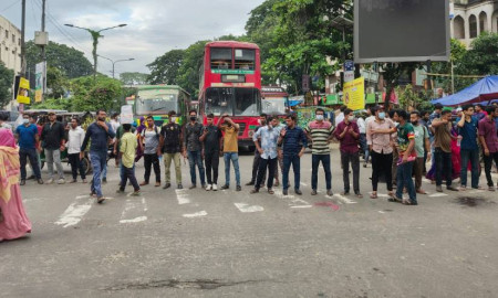 পিএসসি সংস্কারের দাবিতে শাহবাগ ব্লকেড
