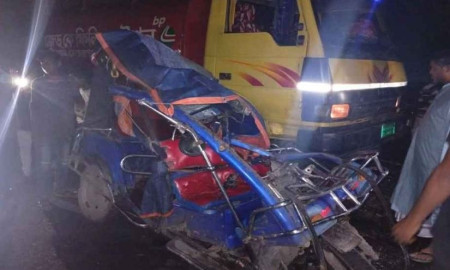 তেলবাহী লরীর ধাক্কায় ইজিবাইকের ৪ যাত্রী নিহত
