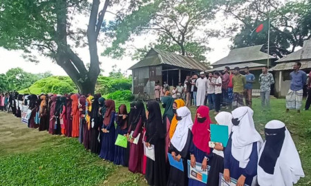 মাদ্রাসাশিক্ষার্থী সুমাইয়াকে ধর্ষণ ও হত্যার প্রতিবাদে মানববন্ধন