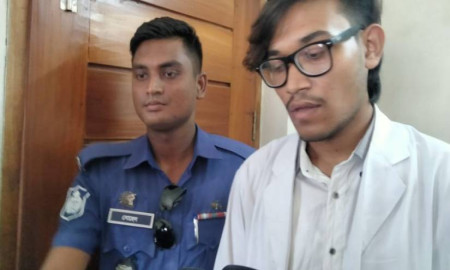 যশোর জেনারেল হাসপাতালে ভুয়া চিকিৎসক আটক