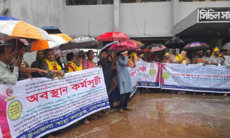 বাগেরহাটে ৬ দফা দাবিতে স্বাস্থ্য সহকারীদের অবস্থান কর্মসূচি