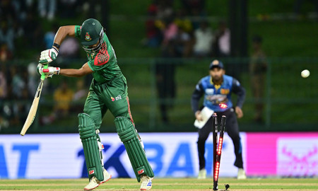 অভাবনীয় ব্যাটিং ব্যর্থতায় বাংলাদেশের স্বপ্নভঙ্গ