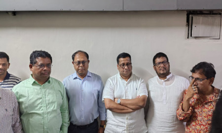 ঢাবির আওয়ামীপন্থী শিক্ষকদের বরখাস্তের আল্টিমেটাম সাদা দলের