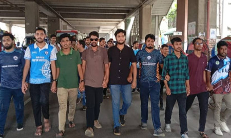 মিটফোর্ডে ব্যবসায়ী হত্যার প্রতিবাদে মেরিটাইম ইউনিভার্সিটিতে বিক্ষোভ