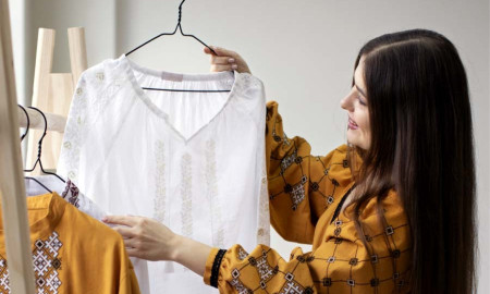 পোশাক বাছাইয়ের ভুলেও বয়স্ক দেখায়, যেভাবে সাজগোজ করলে চল্লিশেও থাকবে তারুণ্যের ছোঁয়া