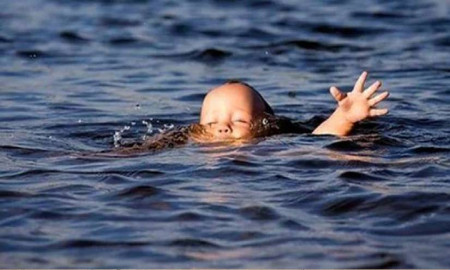 খেলতে গিয়ে প্রাণ গেল শিশুর