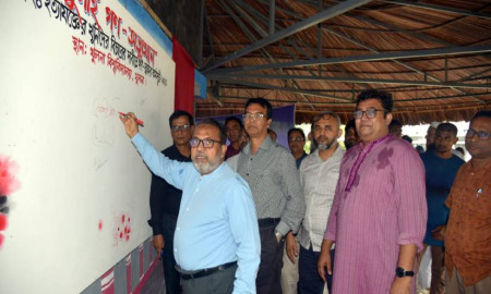 খুবিতে ‘জুলাই হত্যাযজ্ঞ’ বিচারের দাবিতে গণস্বাক্ষর কর্মসূচি শুরু
