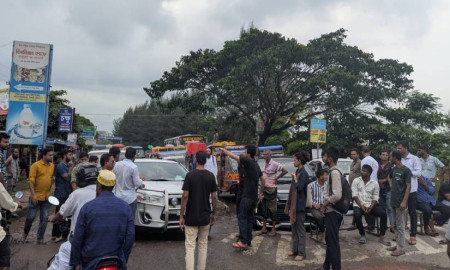 এনসিপি নেতাকর্মীদের ওপর হামলার প্রতিবাদে ঢাকা-কুয়াকাটা মহাসড়ক অবরোধ