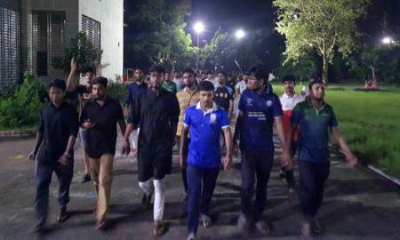 গোপালগঞ্জে জুলাইযোদ্ধাদের ওপর হামলার প্রতিবাদে যবিপ্রবিতে বিক্ষোভ