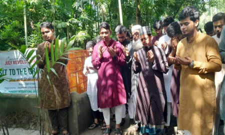 জুলাই বিপ্লবে মানারাত ইউনিভার্সিটির শহীদ শাকিলের কবর জিয়ারত
