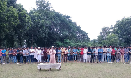 ইবি ছাত্র সাজিদের গায়েবানা  জানাজা পড়লেন শিক্ষার্থীরা