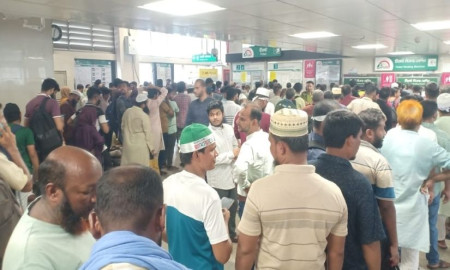 রাস্তায় যানজট, মেট্রোতে উপচে পড়া ভিড়