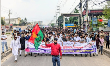 তারেক রহমানকে নিয়ে ষড়যন্ত্র ও অপপ্রচারের প্রতিবাদে ছাত্রদলের বিক্ষোভ 