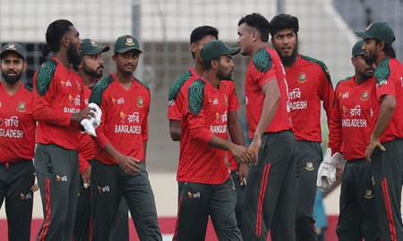 মেহেদীর ঘূর্ণিতে ফিরলেন হারিস, দ্বিতীয় সাফল্য পেল বাংলাদেশ