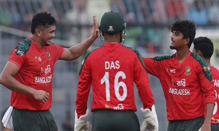 ৪৬ রানে ৫ উইকেট নেই পাকিস্তানের