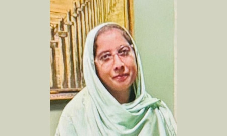 পুড়তে থাকা শিশুদের বাঁচাতে গিয়ে শরীরের শতভাগ পুড়ে যায় শিক্ষিকা মাহরিনের