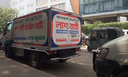 বার্ন ইনস্টিটিউটের সামনে ফ্রিজিং ভ্যান, মরদেহ বহনের অপেক্ষায় চালক