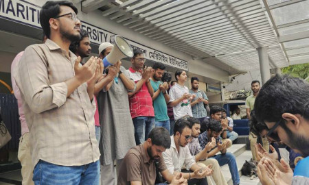 মাইলস্টোন ট্র্যাজেডিতে মেরিটাইম ইউনিভার্সিটিতে বিক্ষোভ ও দোয়া মাহফিল