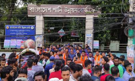টেকসই বাঁধ নির্মাণসহ ৮ দফা দাবিতে ফেনীতে পদযাত্রা