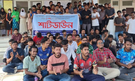 ৮ দফা দাবিতে জামালপুর টেক্সটাইল কলেজে গণস্বাক্ষর কর্মসূচি