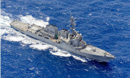 ইরানের সামরিক বাহিনীর তোপে গতিপথ বদলাল মার্কিন রণতরী