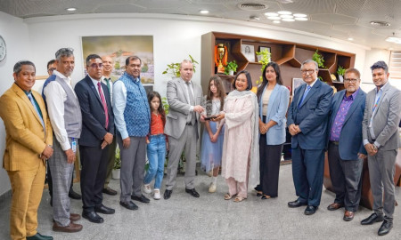 আলজেরিয়ার রাষ্ট্রদূত ড. আব্দেলওয়াহাব সাইদানি’র এআইইউবি পরিদর্শন