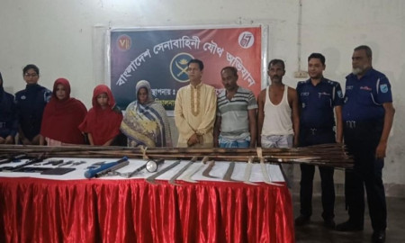 মাদারীপুরে যৌথবাহিনীর অভিযানে অবৈধ অস্ত্রসহ আটক ৬
