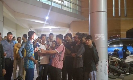 মিথ্যা পরিচয়ে চাঁদাবাজি করছে তারা, প্রতিবাদে গুলশান থানায় বৈষম্যবিরোধী নেতারা