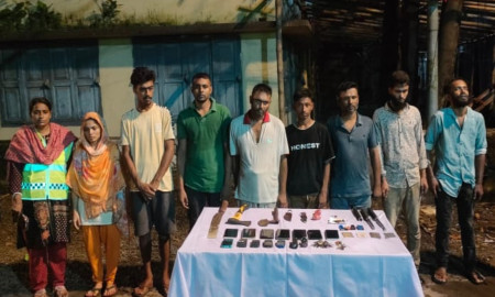 সেনা অভিযানে অস্ত্র-মাদকসহ আটক ৮