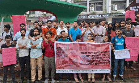 সাম্প্রদায়িক হামলা ও মব জাস্টিসের বিরুদ্ধে জবি শিক্ষার্থীদের প্রতিবাদ