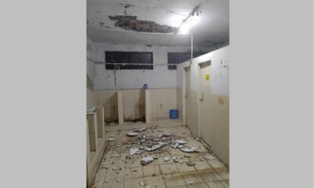 ঢাবির হলে আবারও ভেঙে পড়লো ছাদের পলেস্তারা