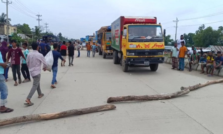 এইচএসসি-অনার্স পরীক্ষার্থীদের স্বার্থে অবরোধ প্রত্যাহার, চলবে কর্মবিরতি