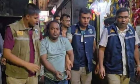 চাঁদা না পেয়ে প্রবাসীর স্ত্রীকে হত্যা