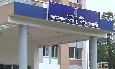 পরকীয়ার সন্দেহে স্ত্রীকে গলা কেটে হত্যা, থানায় আত্মসমর্পণ স্বামীর