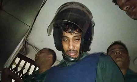 অঝোরে কাঁদলেন অপু