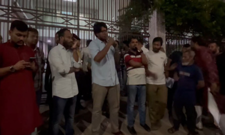 জনকণ্ঠ ভবনের সামনে জুলাই ঐক্য