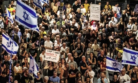 জিম্মিদের মুক্তির দাবিতে তেল আবিবে হাজারো ইসরায়েলির বিক্ষোভ