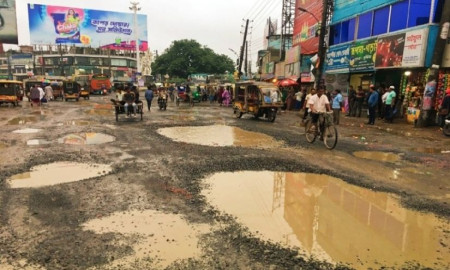 যশোর-ঝিনাইদহ মহাসড়কে খানাখন্দ, জনদুর্ভোগ চরমে