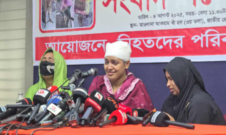 মা-ভাই-বোন খুন, উপদেষ্টা আসিফের বাবার গ্রেপ্তার চান রুমা